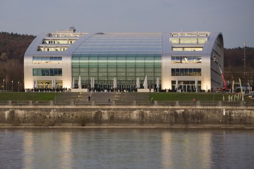 Informationsbesuch in der Geothermie-Anlage des Kameha Grand Bonn - Wie eine Grundwasserwärmepumpe ein ganzes Areal mit Wärme versorgt
