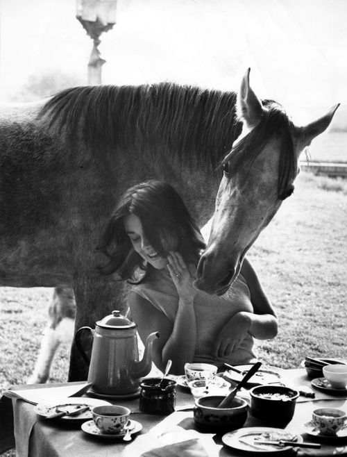 Führung durch die Ausstellung „Kunst im Fokus“: Künstler vor der Linse, eine Künstlerin dahinter – Maren Heynes Fotos im Spiegel ihrer Zeit