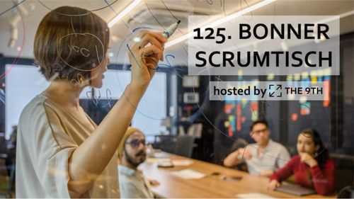 125. Scrumtisch Bonn
hosted by THE9TH.

Office Meeting mit mehreren Mitarbeitern. Eine Frau schreibt etwas ans Bord.

